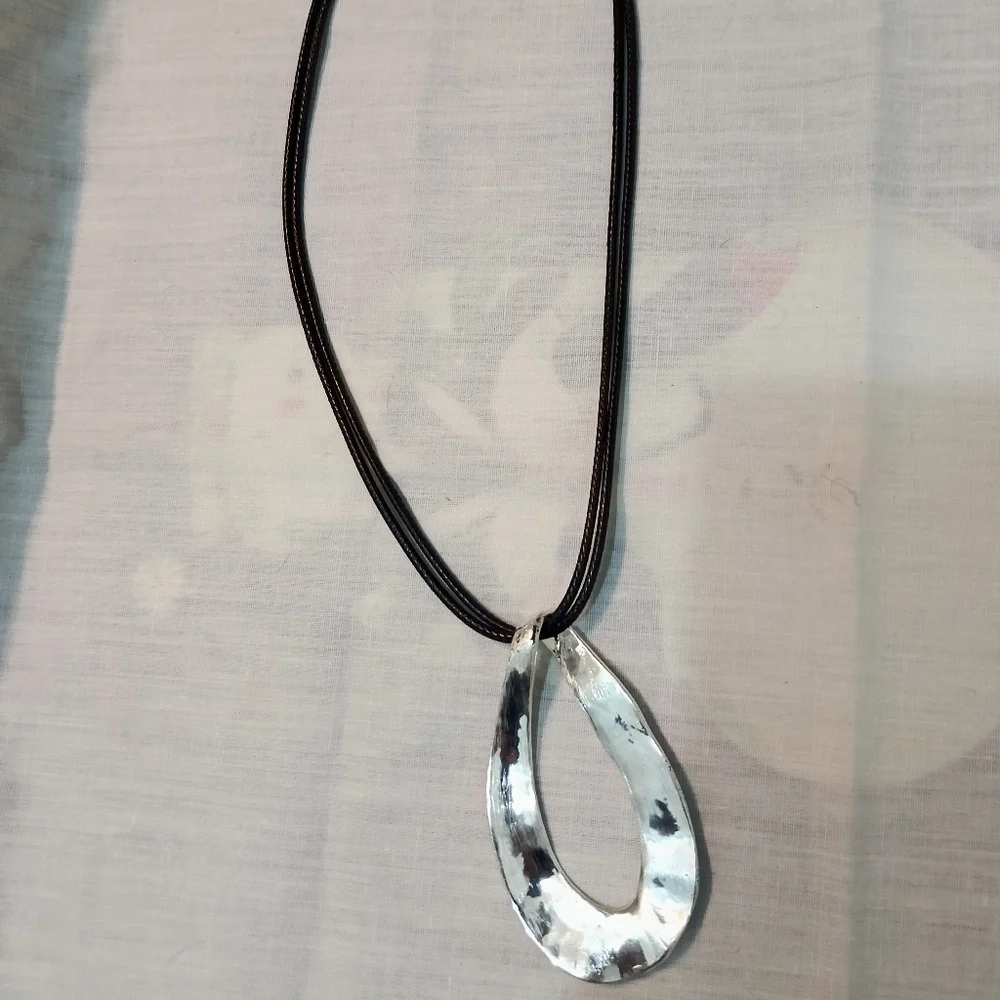 🖤NWOT 1946 Large Hammered Silver Pendant Double Black Cord Necklace (20